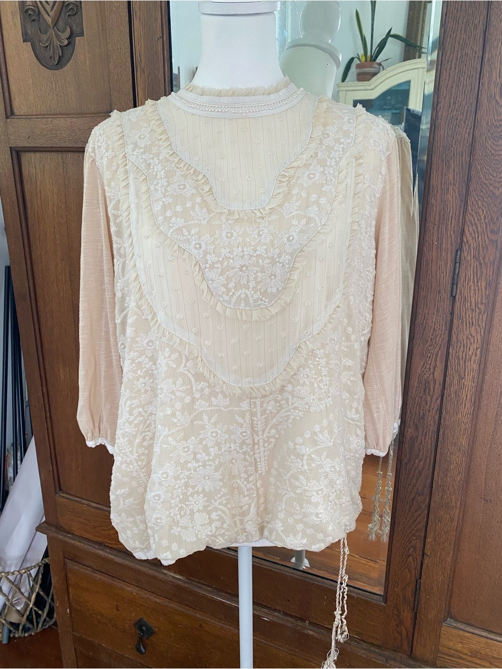 ANTHROPOLOGIE Tiny Finja
Embroidered Blouse M
Romantic Victorian - Picture 3 of 11